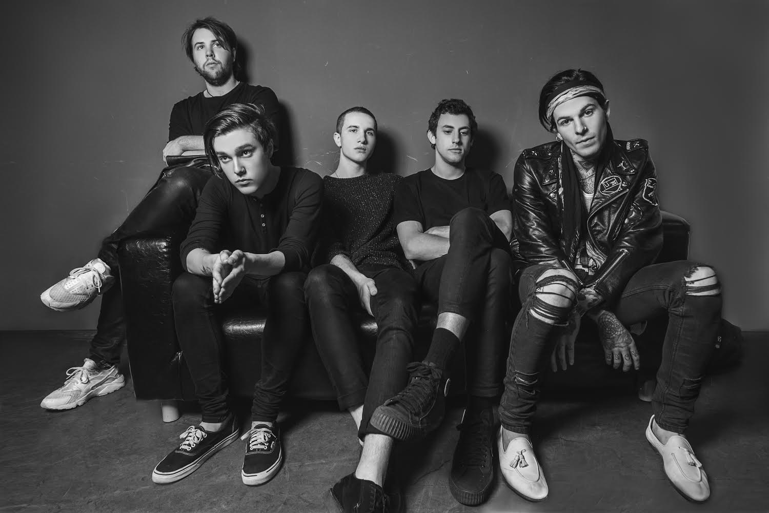 The Neighbourhood dévoilent leur mixtape « 000000 & FFFFFF » Azikmut